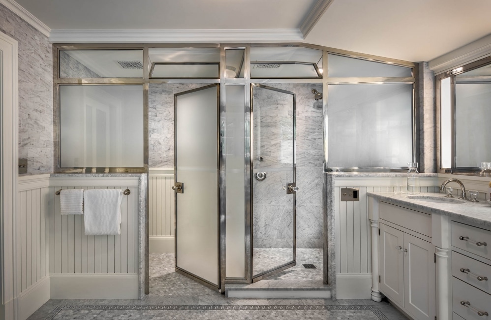 irving_glass_detail_bathroom