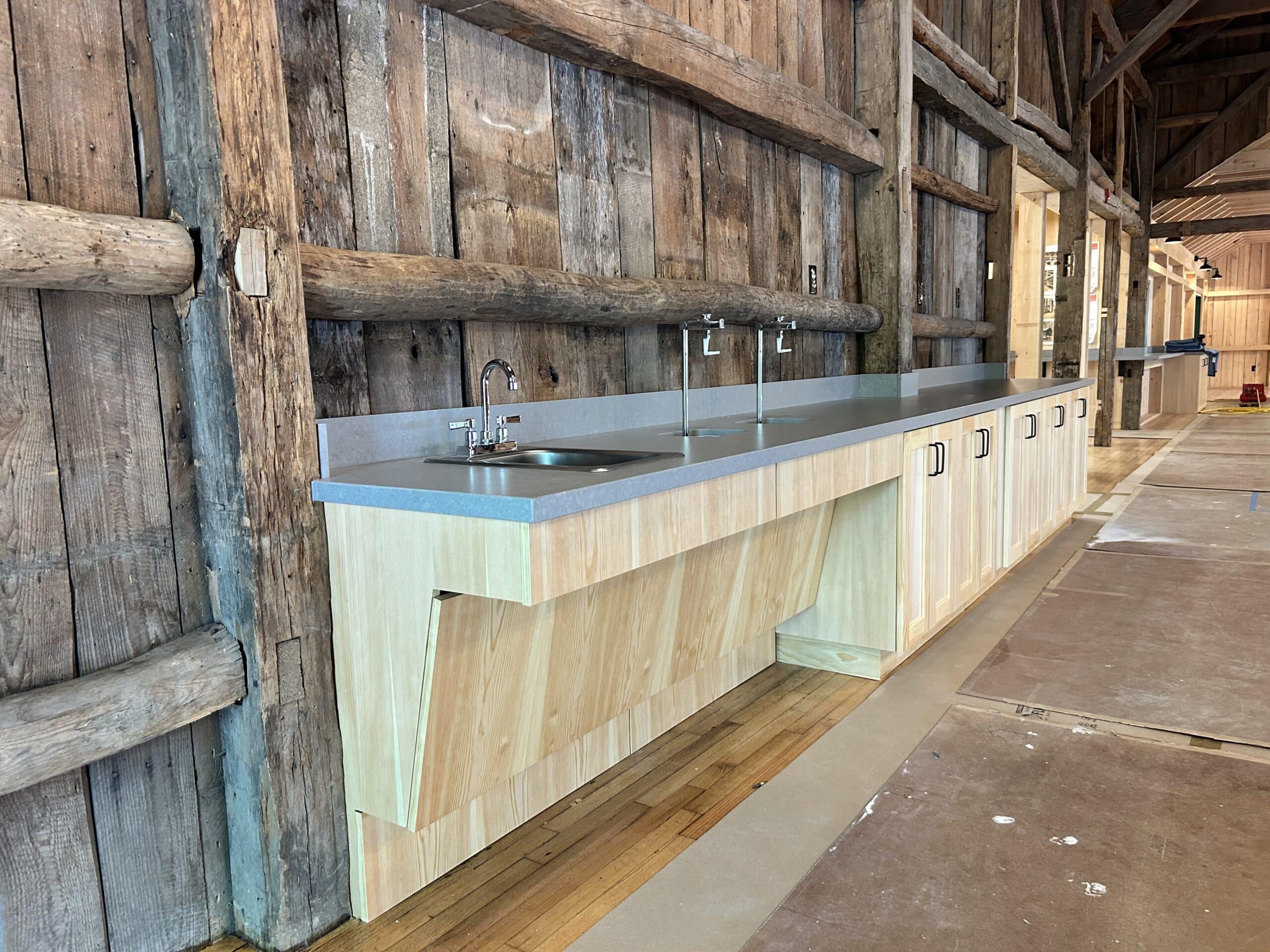 Drink and beverage station